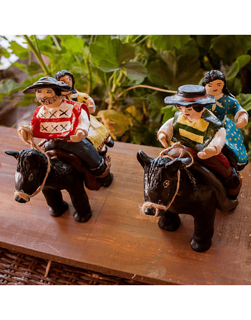 Peasant Couple on Horse Lihueimo Ceramics