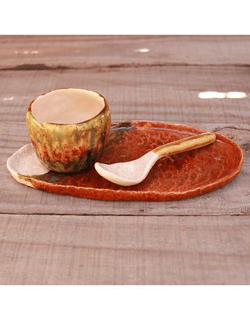 Set Taza, Plato y Cuchara en Café Satinado, Blanco y Verde