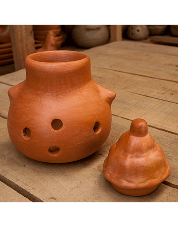 Pañul Ceramic Ajero with Carved Lid