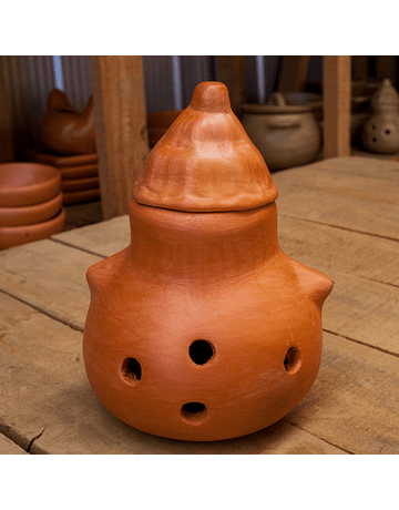 Pañul Ceramic Ajero with Carved Lid