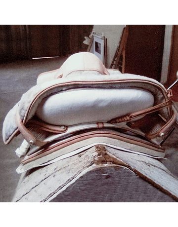 Corralera Fine White Leather Saddle