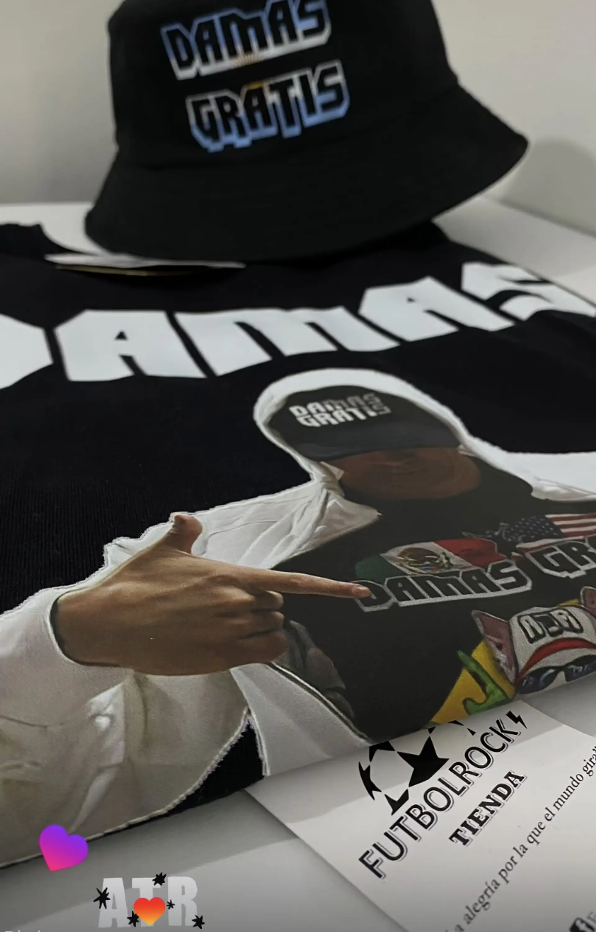 merch damas gratis 44