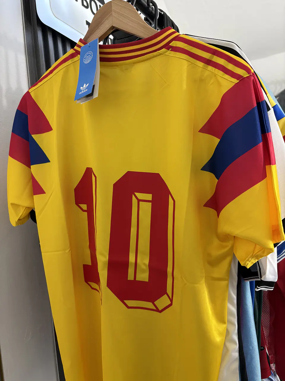 COLOMBIA RETRO 90 LOCAL 2