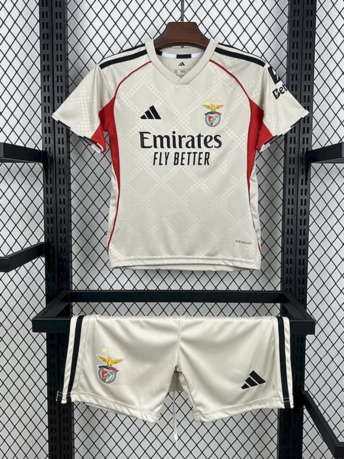 Kit Criança Benfica Alternativa bege 25/26 1