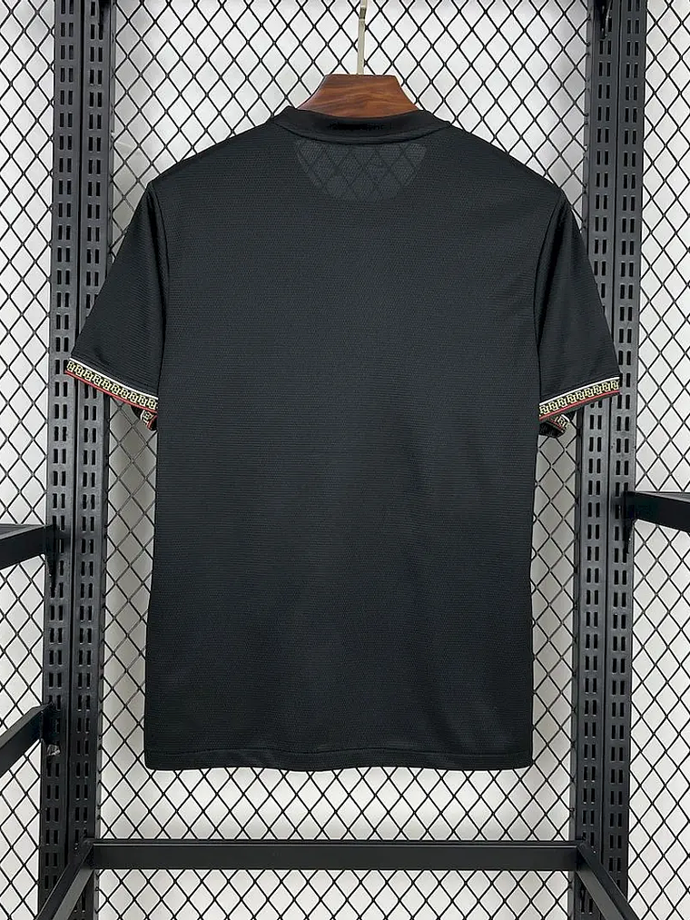 PSG Especial Gold and Black 25/26 3