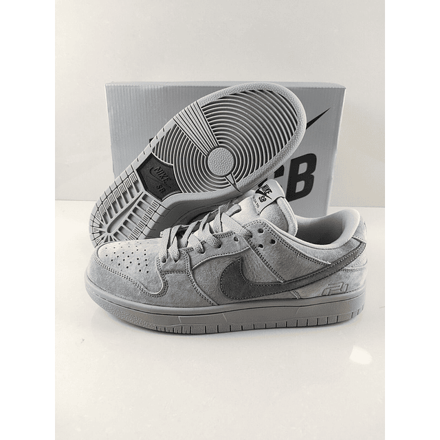 Nike Dunk SB x Reigning Champ: Colaboração de Estilo e Desempenho 4