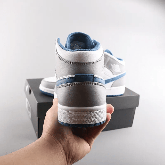 Ténis Feminino Nike AJ 1 Retro High: O Clássico Air Jordan com Estilo Feminino 17