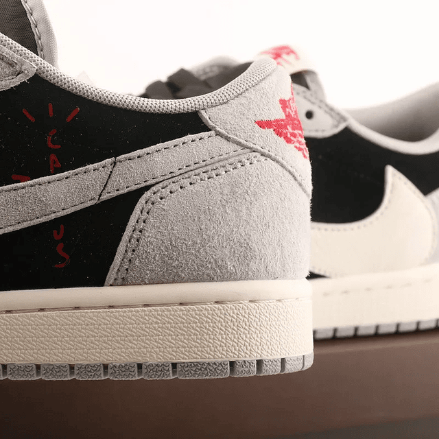 Ténis Air Jordan 1 Retro Low - Design Atemporal com Conforto para o Dia a Dia 14