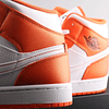 Jordan AJ 1 Retro High – O Clássico do Basquetebol e Streetwear - Laranja 4