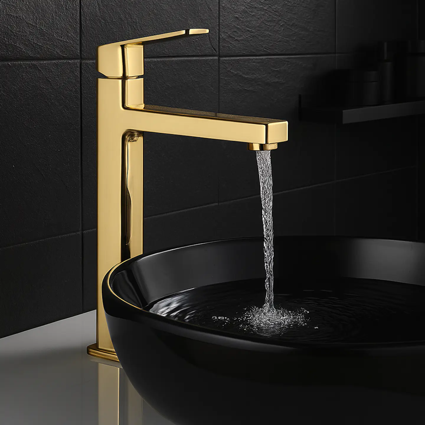 Llave de Agua Fría para Baño de Metal Dorado Brillante 2