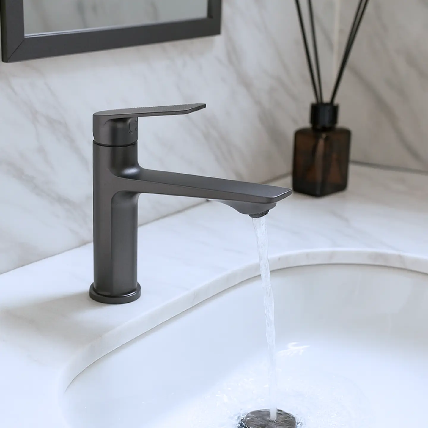 Llave de Agua Fría para Baño de Bronce Gris Mate Moderna 2