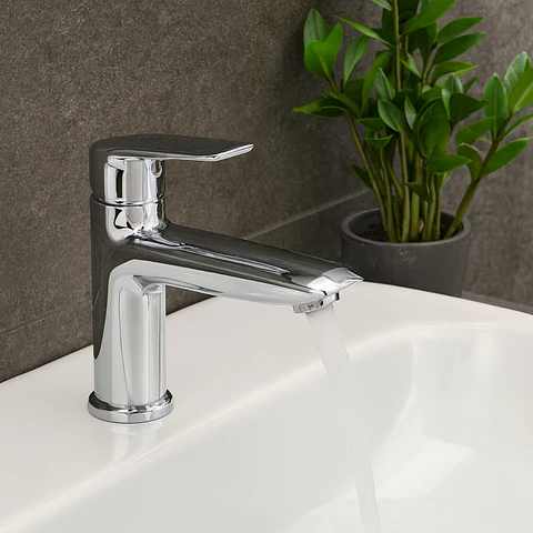 Llave de Agua Fría para Baño de Bronce Cromado Elegante