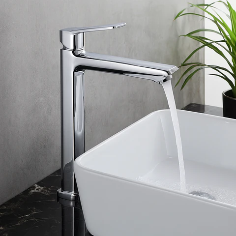 Llave Alta de Agua Fría de Bronce Cromado Sofisticado