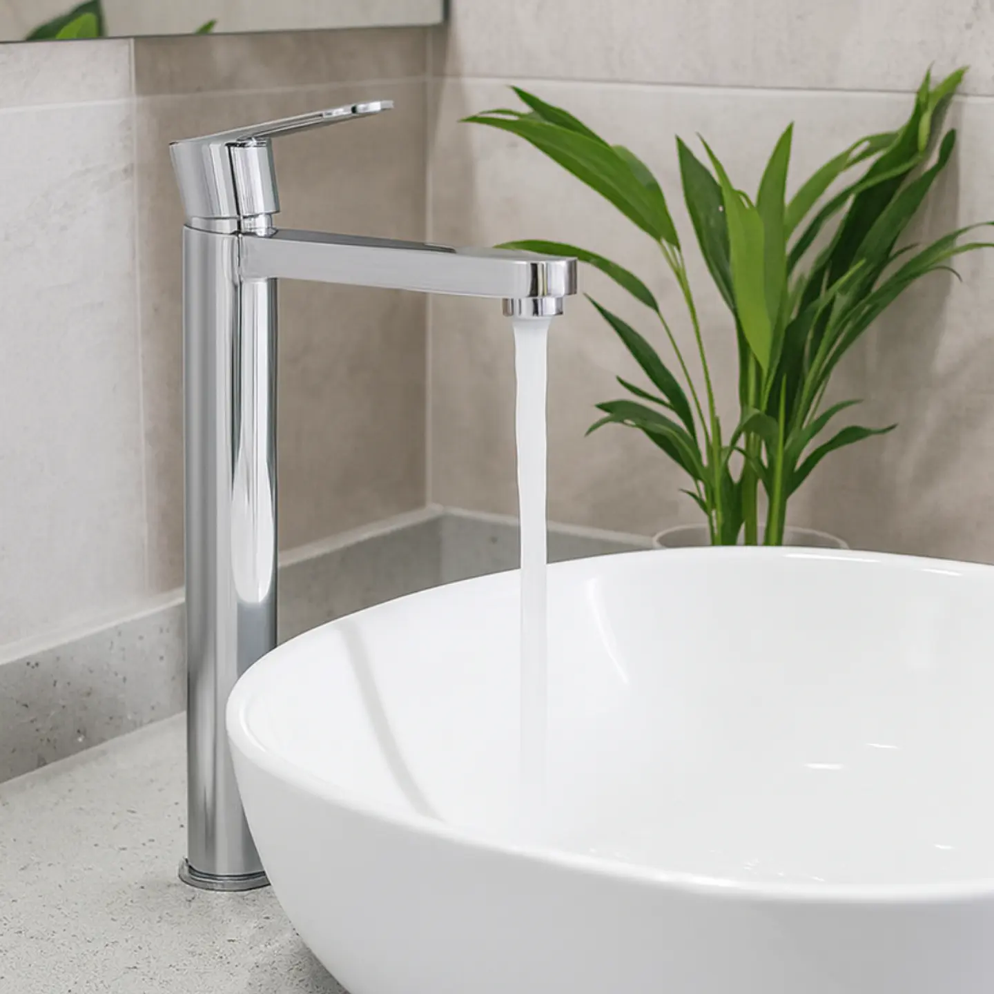 Llave Alta de Agua Fría para Baño de Bronce Cromado Elegante 2