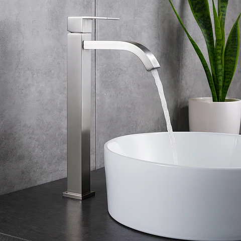 Llave Alta de Agua Fría para Baño de Bronce Cromado Premium
