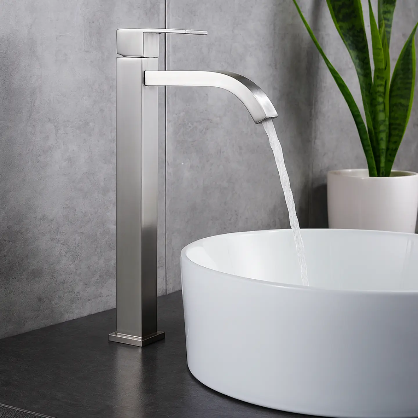 Llave Alta de Agua Fría para Baño de Bronce Cromado Premium 2