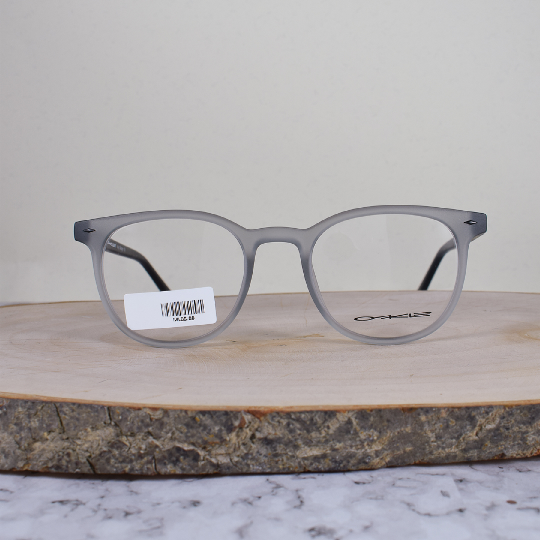 Oakle ML0509 C02P TR90 Ovalada Gris Mate Semi Translúcido Flex Brazo TR90 Negro