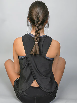 Polera Deportiva Espalda Cruzada Niña Negra