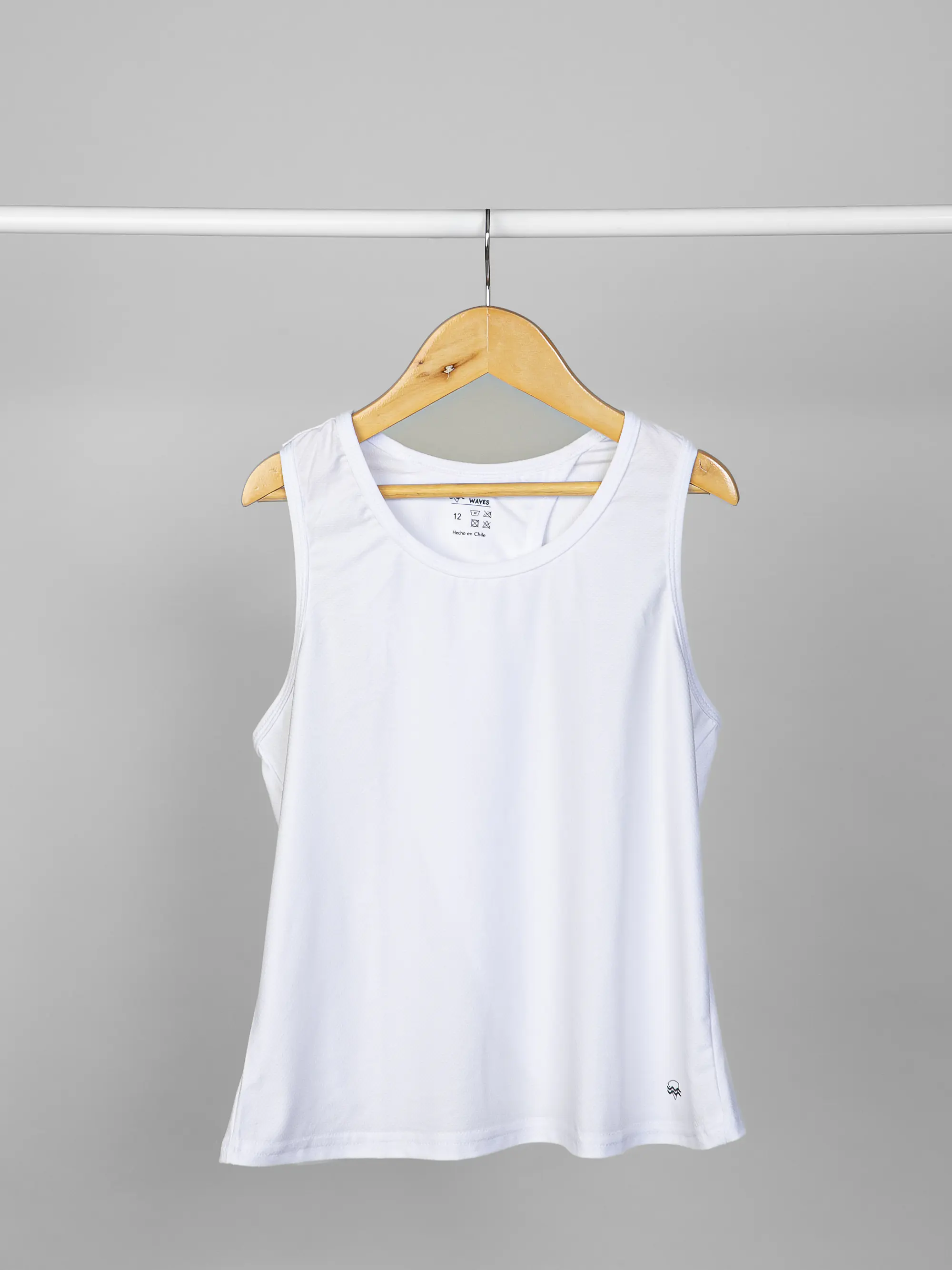 Polera Deportiva Espalda Cruzada Niña Blanca 4