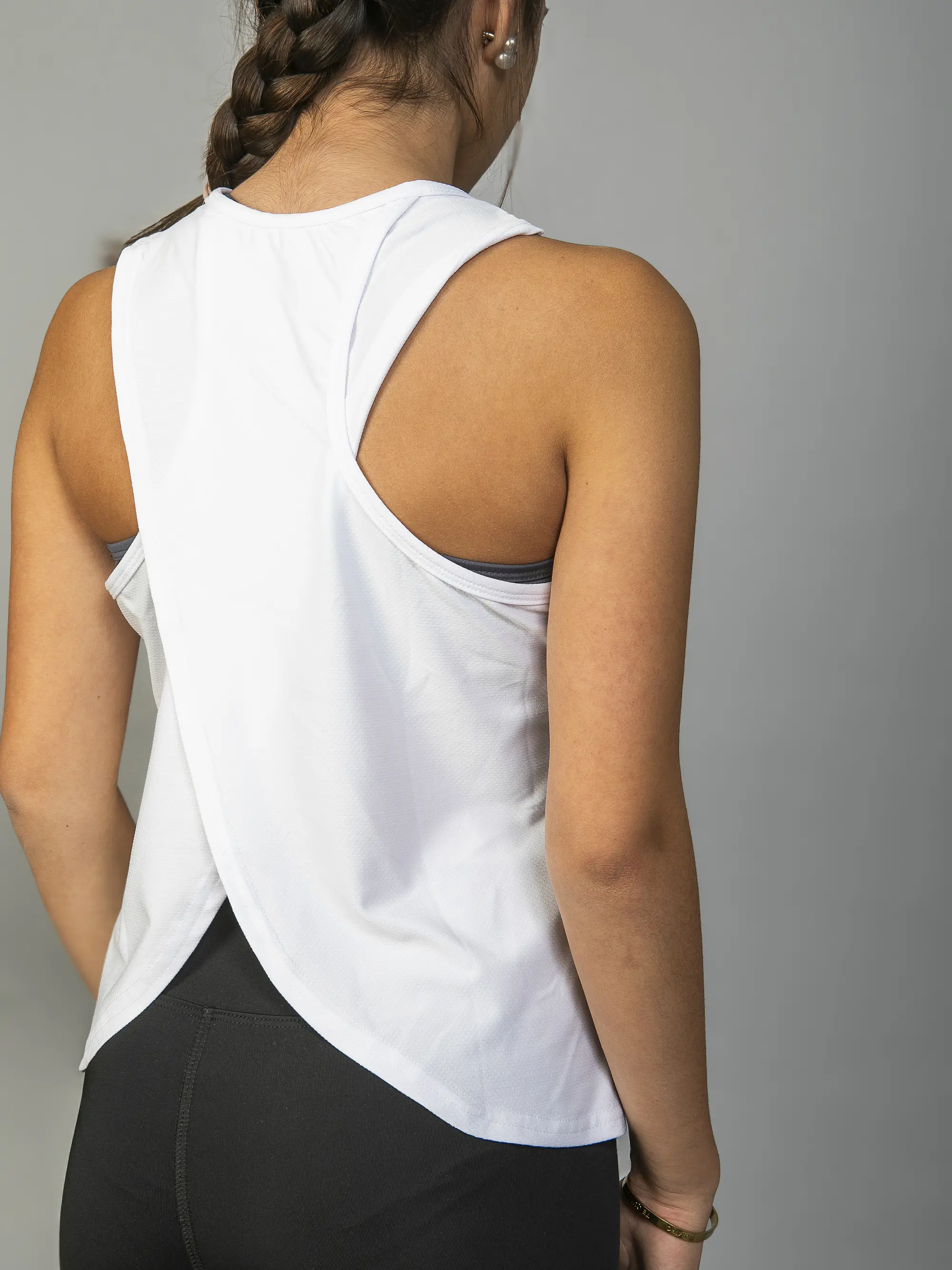 Polera Deportiva Espalda Cruzada Niña Blanca 1