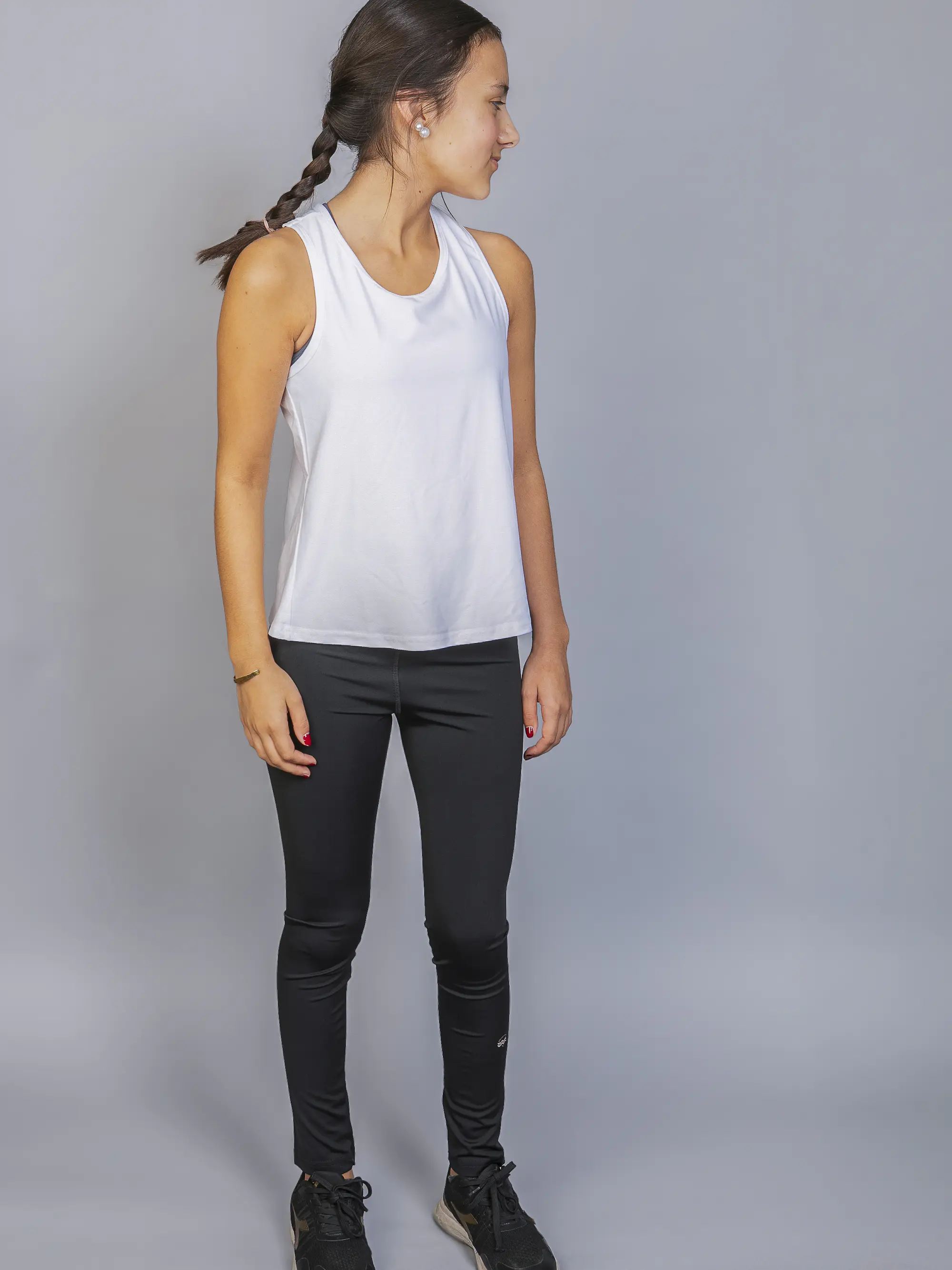 Polera Deportiva Espalda Cruzada Niña Blanca 2