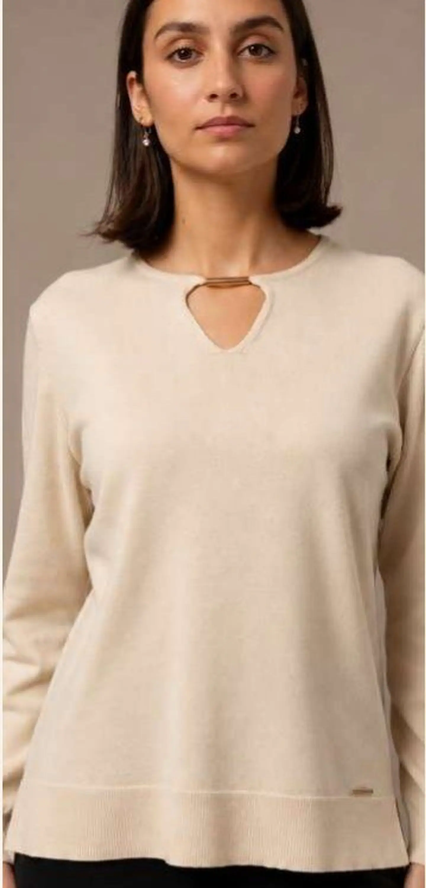 Camisola Knit com Abertura e Barra Dourada no Decote 5