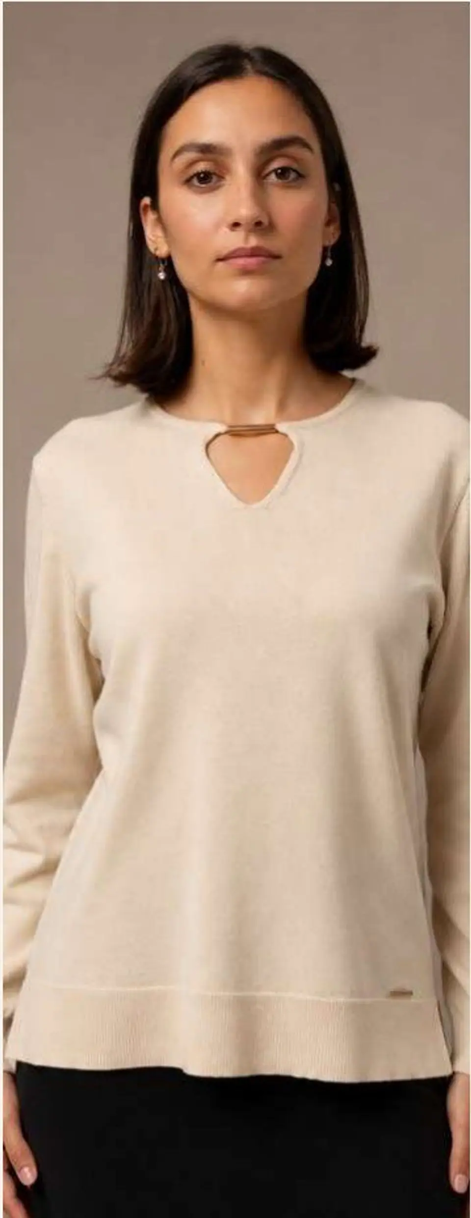 Camisola Knit com Abertura e Barra Dourada no Decote 5
