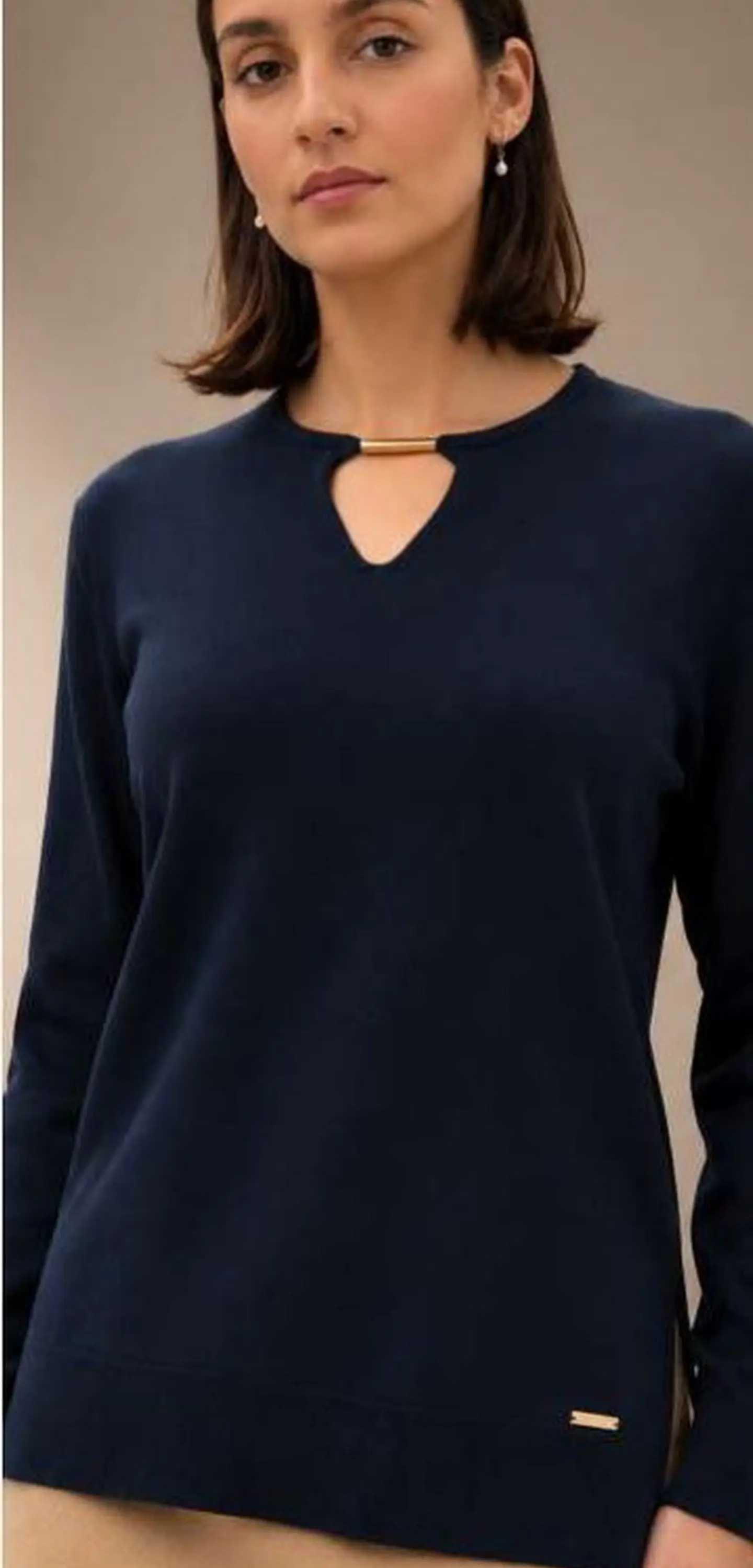 Camisola Knit com Abertura e Barra Dourada no Decote 8