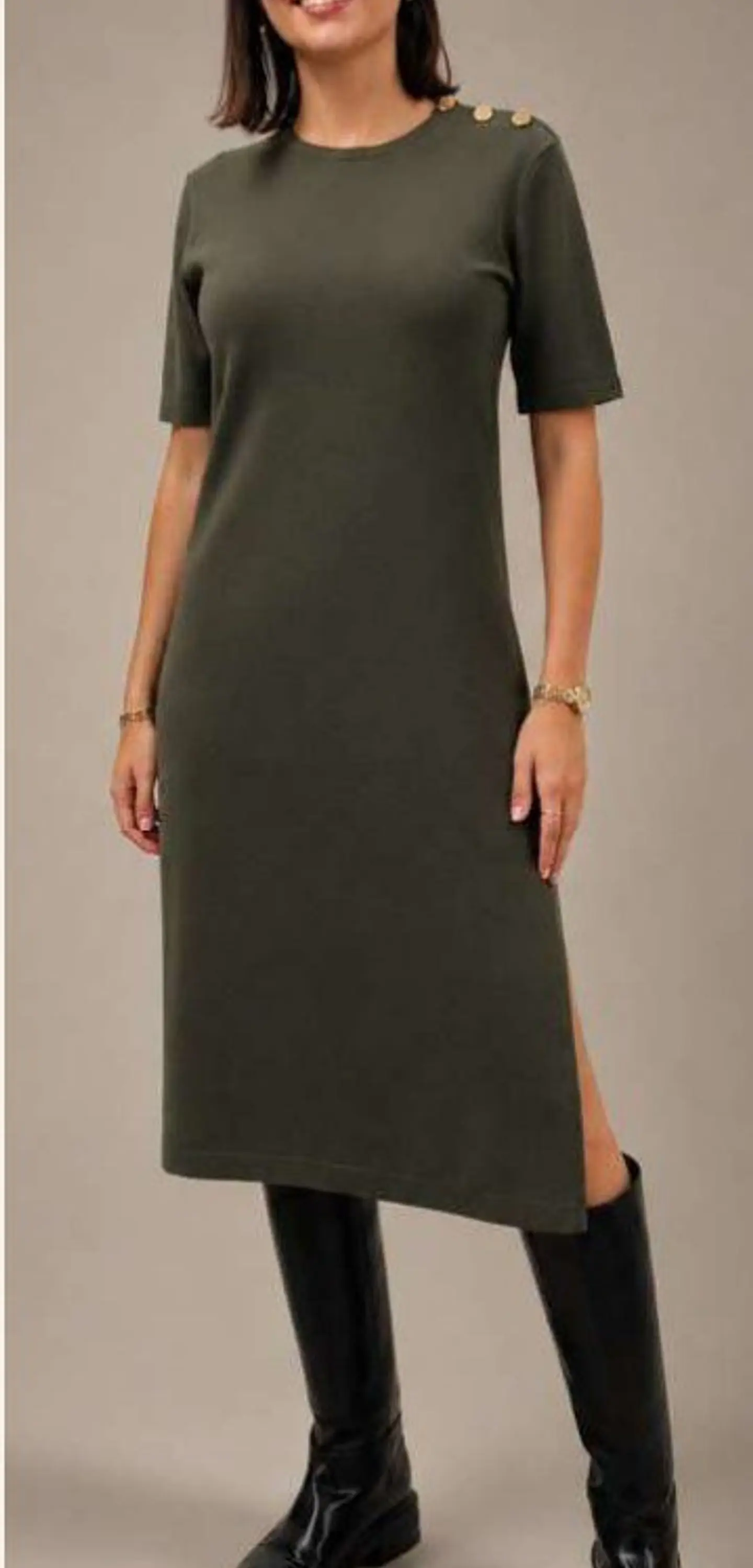 Vestido Knit Midi com Botões Dourados no Ombro 5
