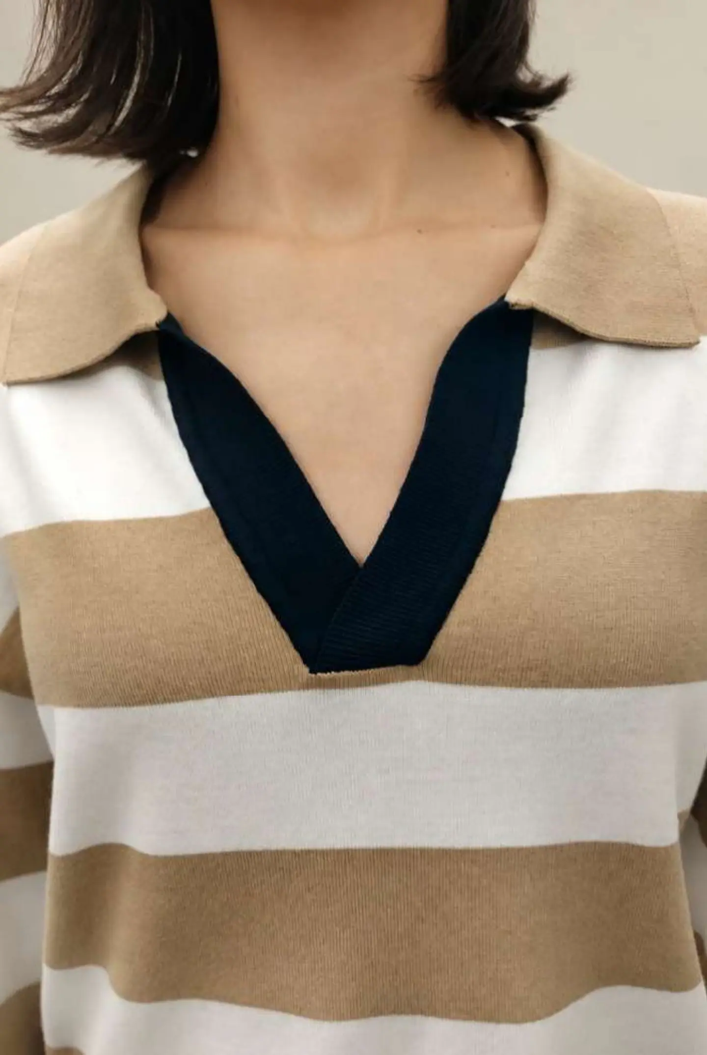 Camisola Knit às Riscas Gola Polo Decote em V 4