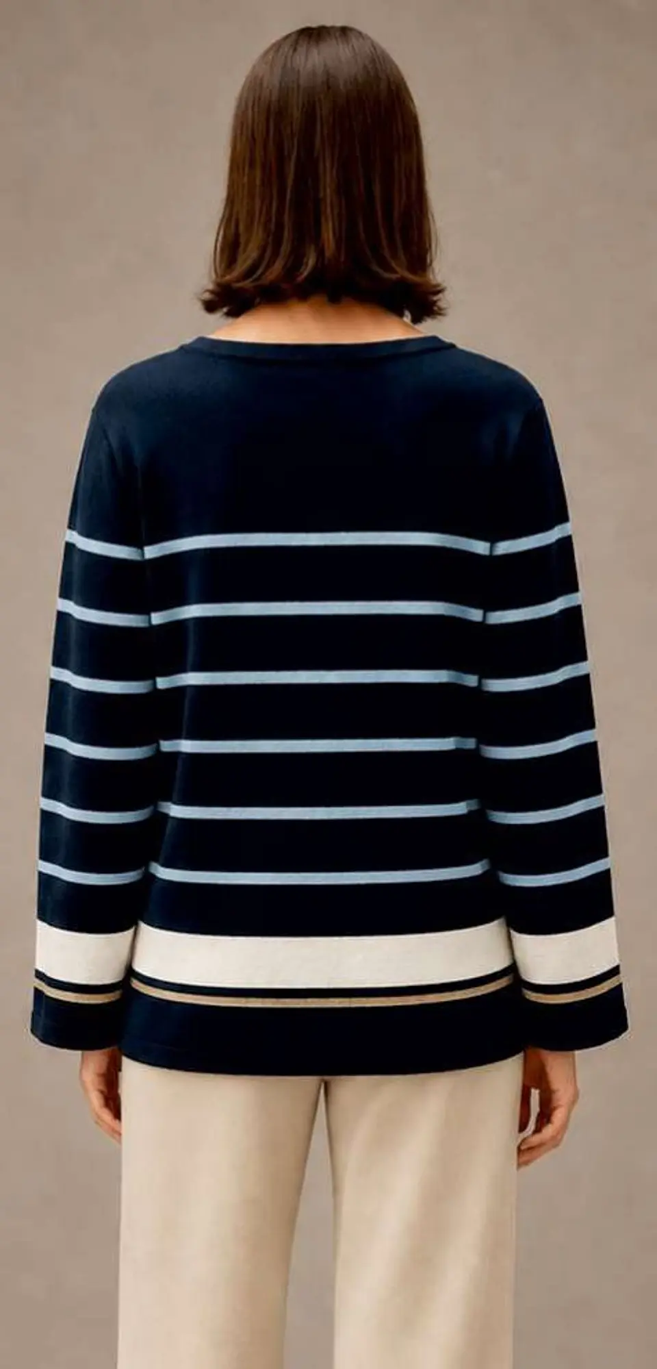 Camisola Knit às Riscas com Corrente Dourada no Decote 3