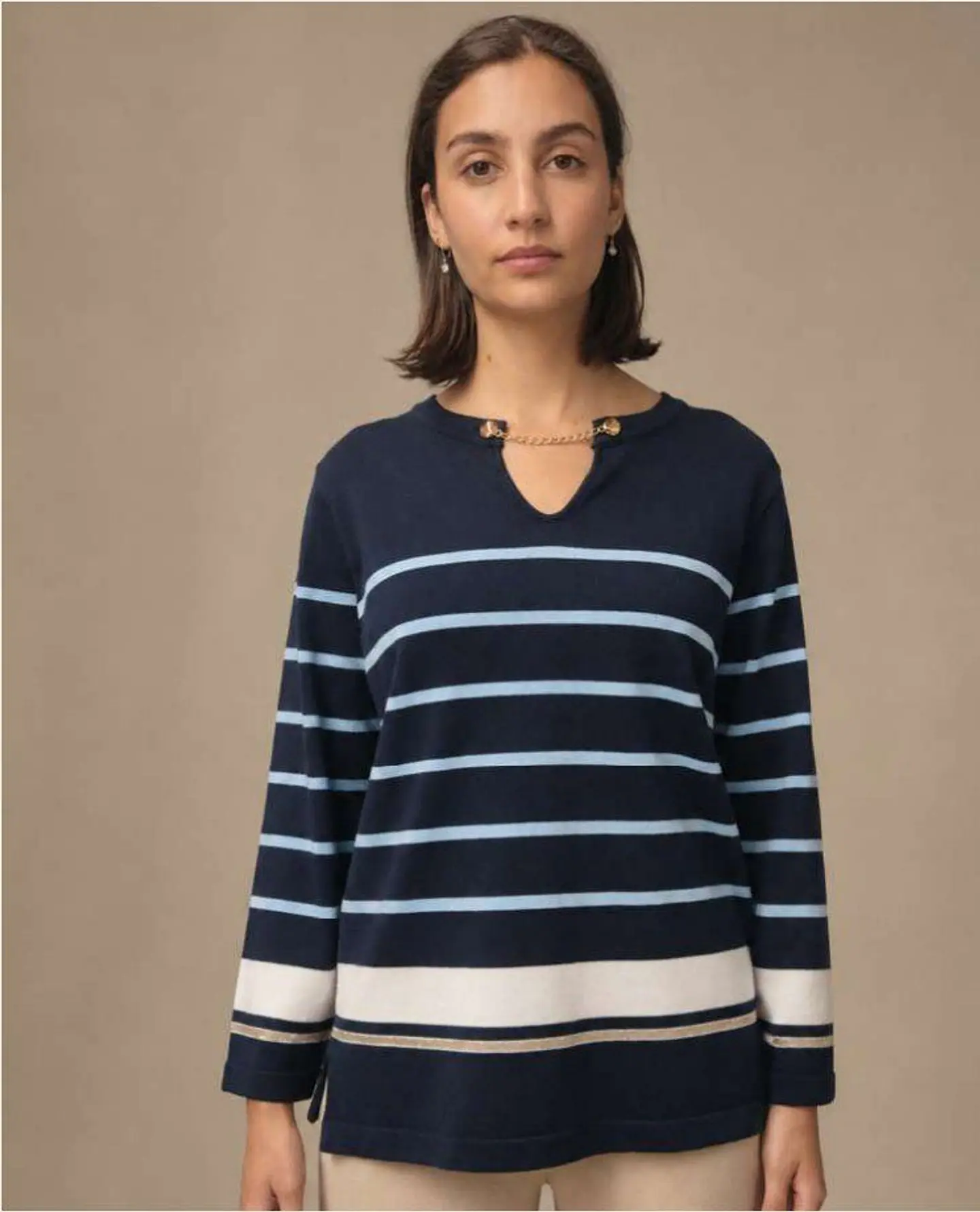 Camisola Knit às Riscas com Corrente Dourada no Decote 7
