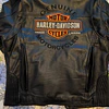 Chaqueta cuero marca Harley davidson, Victory Lane Black, color negro talla L 2032 11