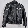 Chaqueta cuero marca Harley davidson, Modelo wing skull reflectante, color negro talla M 2049 1