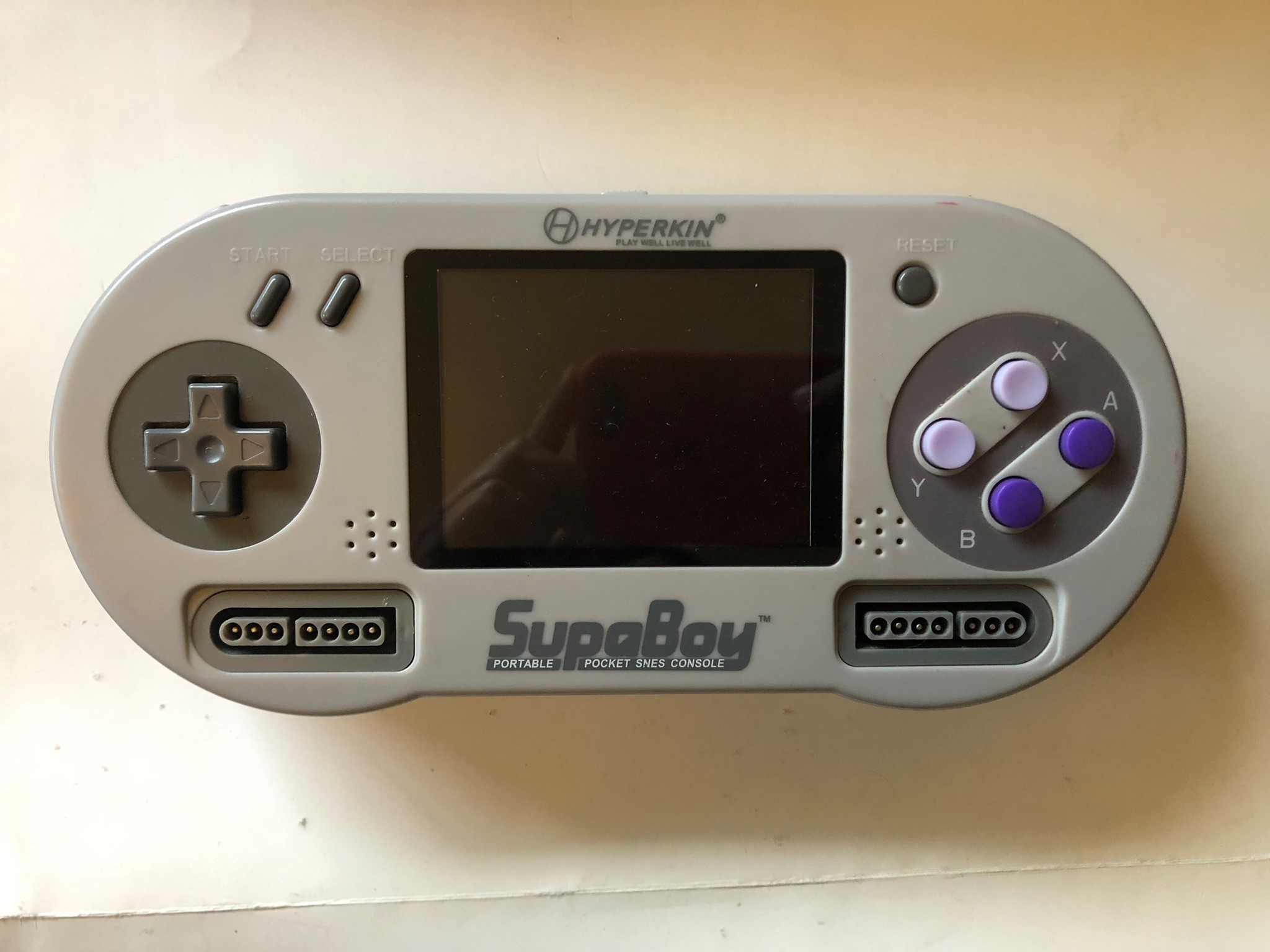 Consola portátil videojuegos HYPERKIN SUPABOY SNES