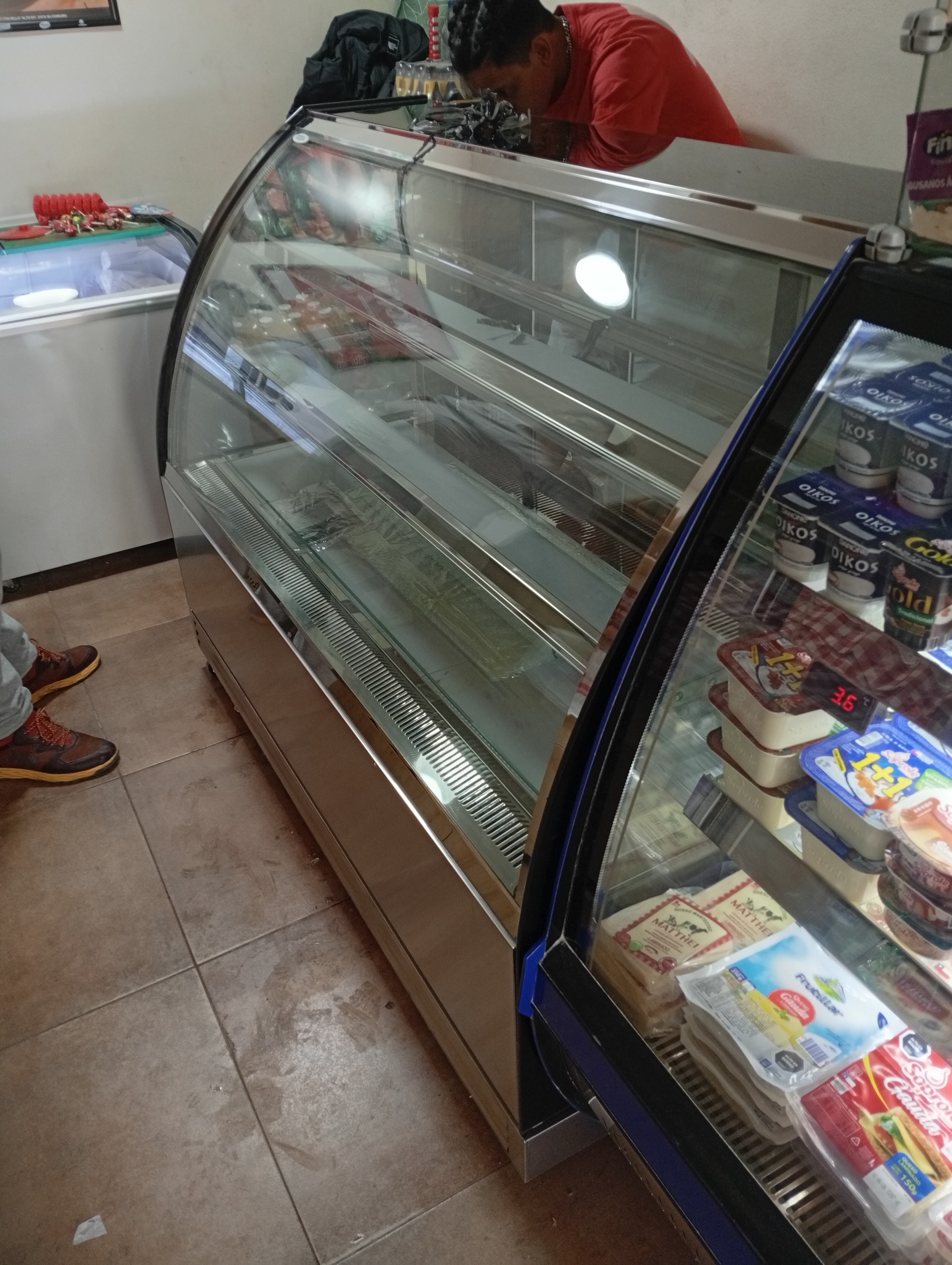 Vitrina pastelera HK Curva 1.500 mts Bozzo Bozzo – miniatura 3