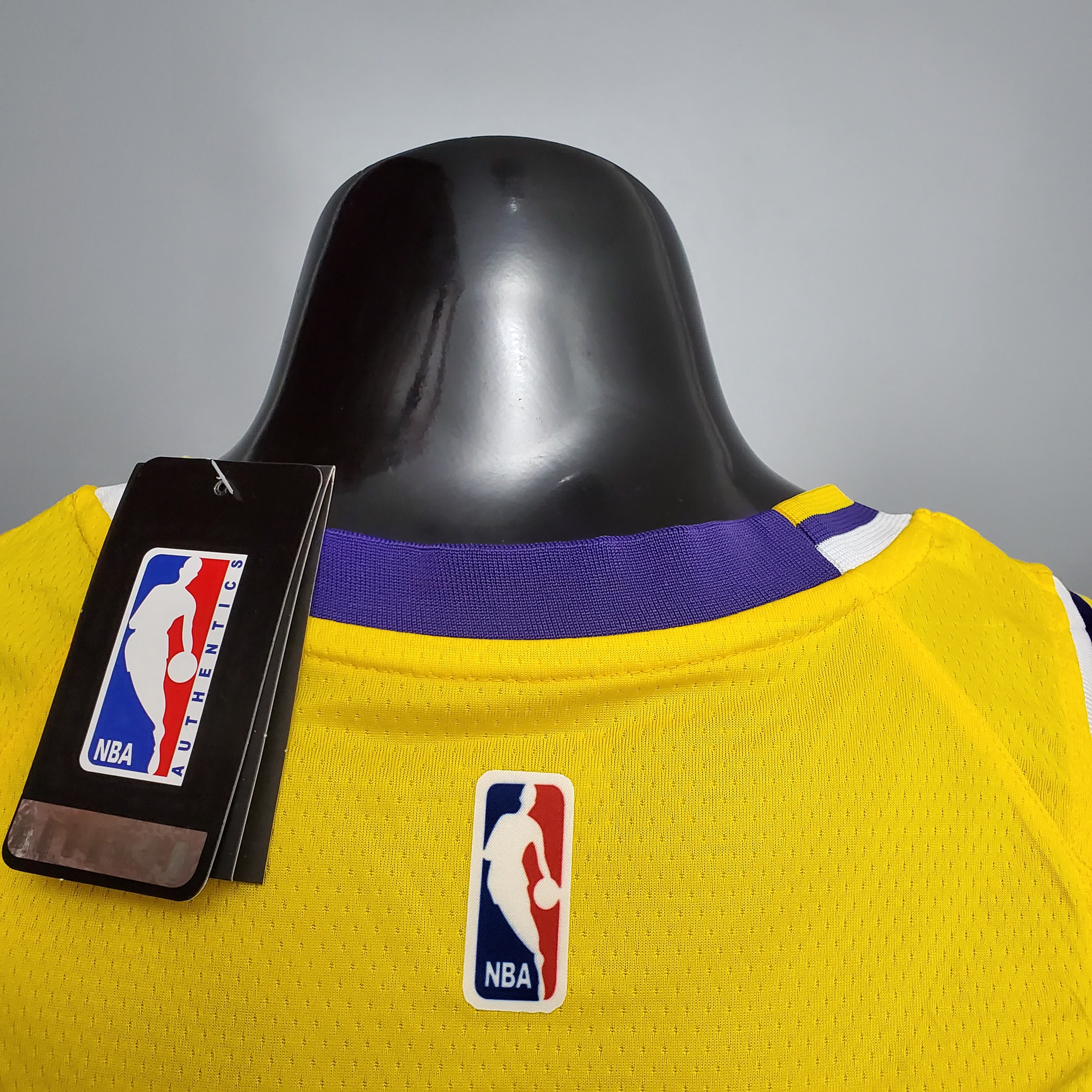 Camisa Los Angeles Lakers LeBron James 23 4