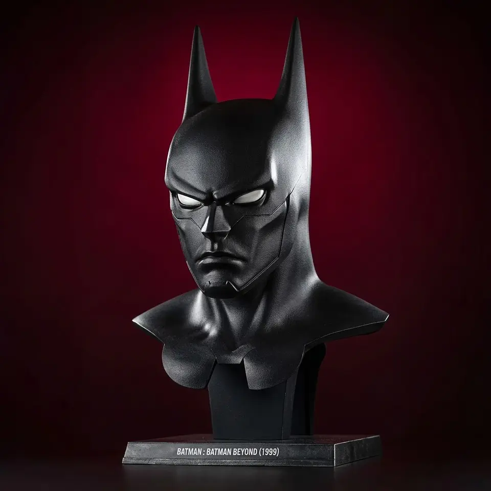 DC DIRECT BATMAN BEYOND 1:1 ESCALA RÉPLICA DE CAPUCHA (22 PULGADAS DE ALTO) - PREVENTA 3