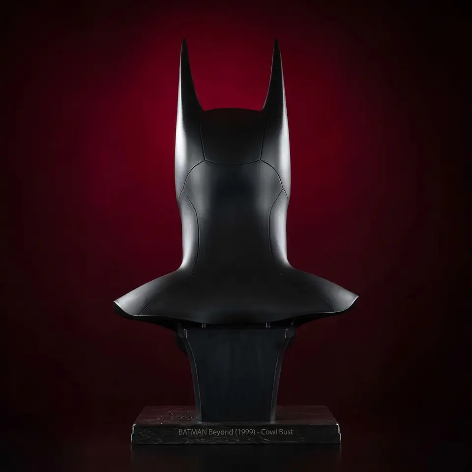 DC DIRECT BATMAN BEYOND 1:1 ESCALA RÉPLICA DE CAPUCHA (22 PULGADAS DE ALTO) - PREVENTA 4