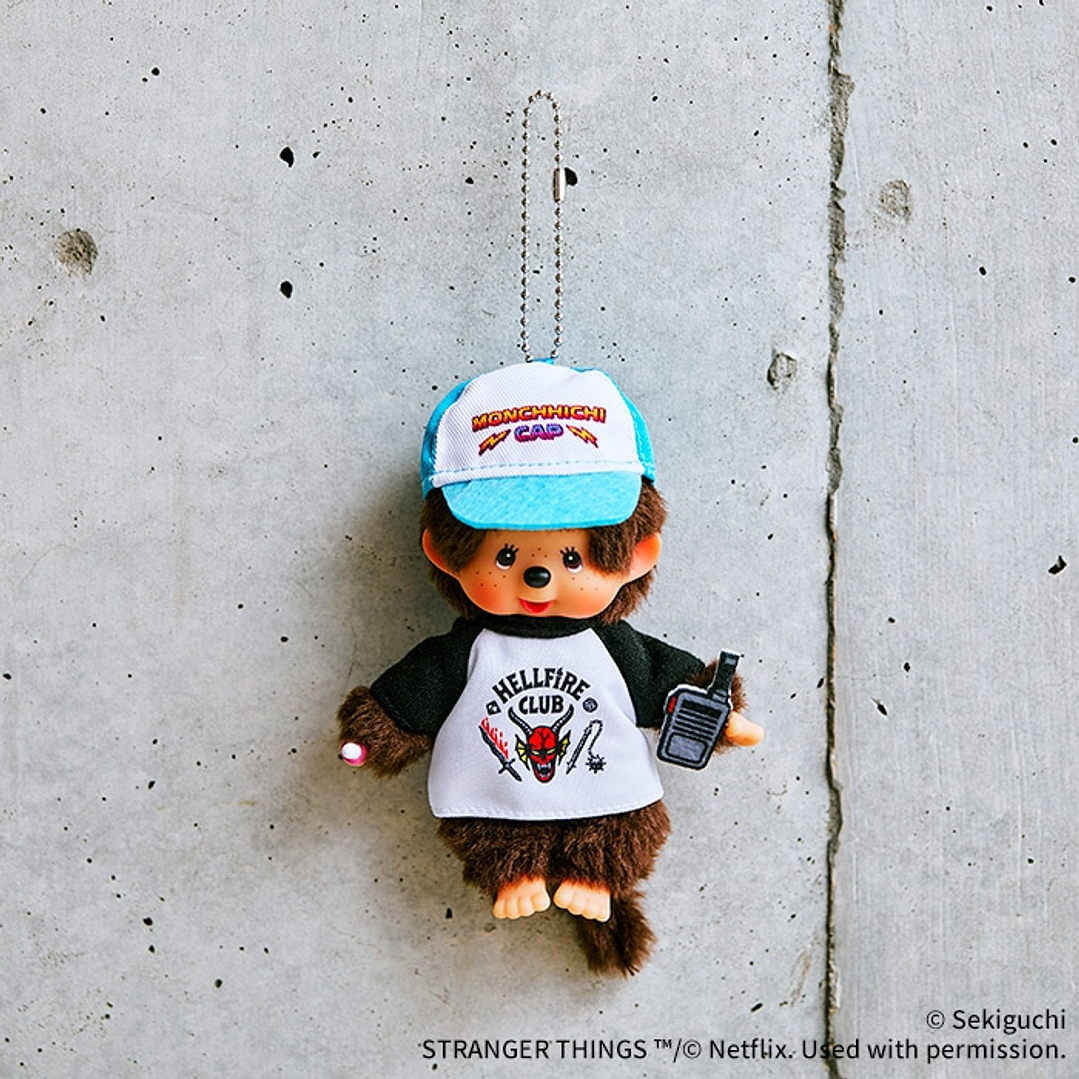 Monchhichi x Stranger Things Dustin Hellfire Club Keychain | Peluche Llavero Oficial [PRE ORDEN] 2