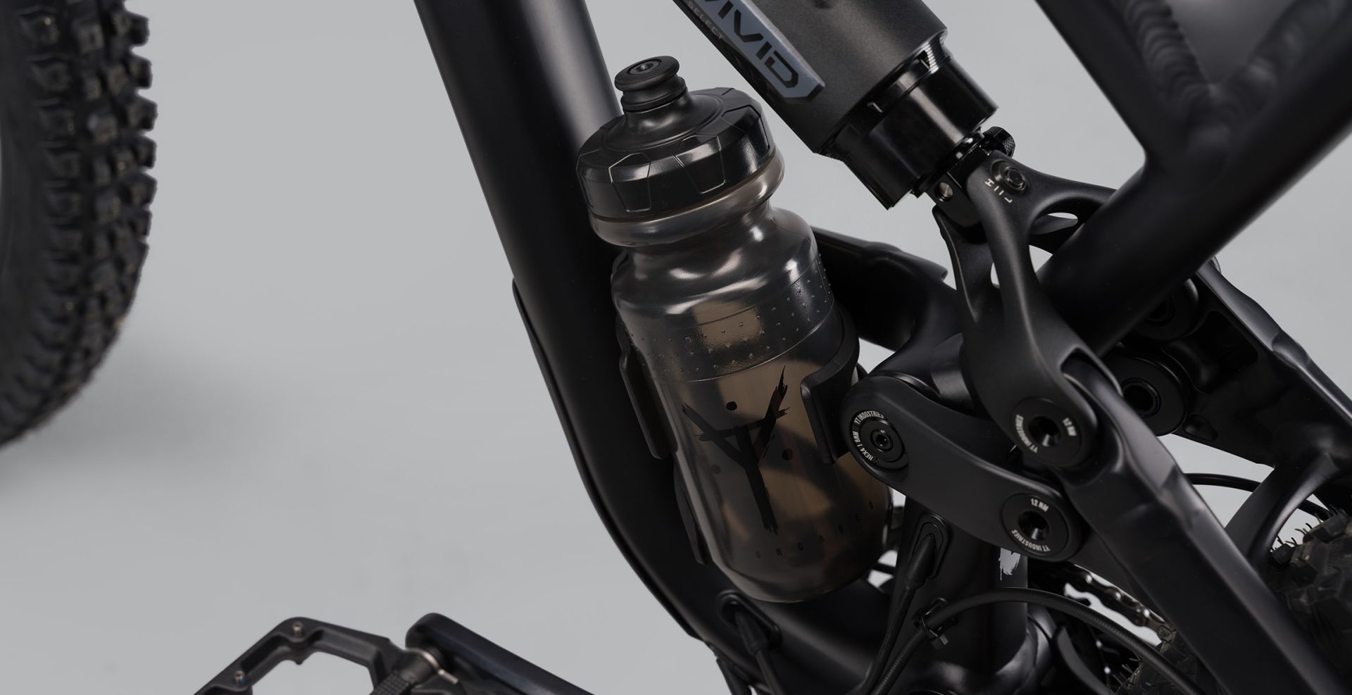 YT CAPRA CORE 2 29 AL Black