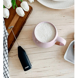 Batidor y espumador de leche