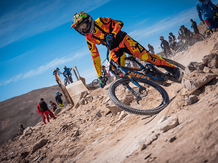 ¿Qué es el downhill?  claramente más que un deporte de descenso en bicicleta