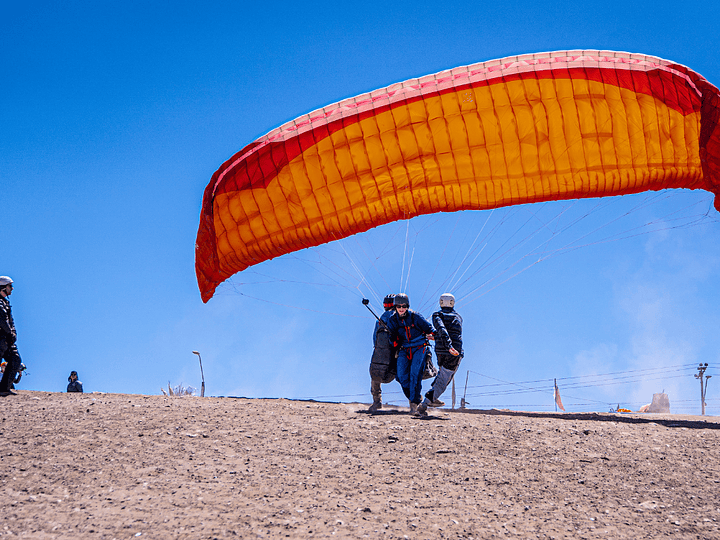 ¿Cuánto cuesta volar en parapente en Iquique? Precios y servicios 2026