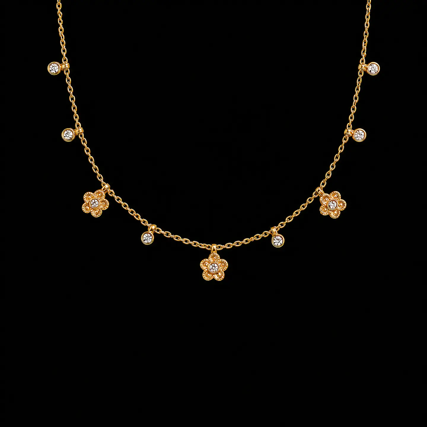 Collar dorado con flores y brillos modelo Rosie 1
