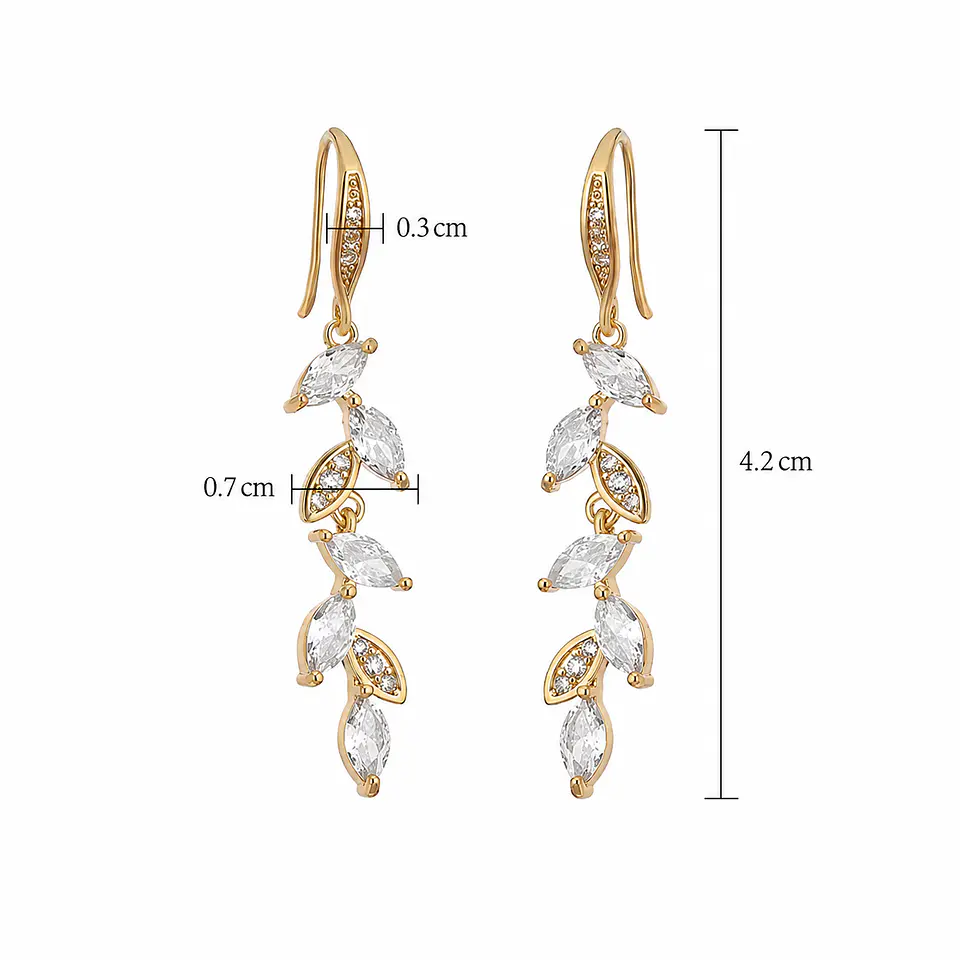 Aros dorados largos tipo espiga livianos y brillantes para fiesta modelo Anya 2
