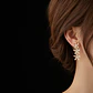 Aros flor dorados con cristales brillantes modelo Valeria - Miniatura 2