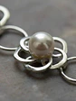 Pulsera De Flores Y Perlas De Plata Genuina Ley 925 - Miniatura 3