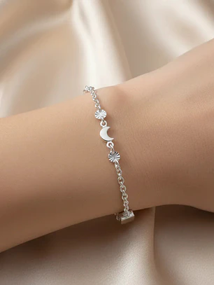 Pulsera Con Dijes Luna Y Figuras Geométricas De Plata
