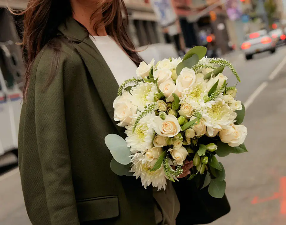 RAMO ROSAS BLANCAS 4